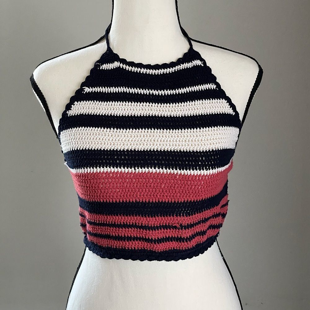 Forever 21 100% Knit Crop Top. Size Small.